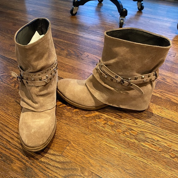 Shoe biz bought in Paris on a design trip tan suede fold over western boots. - Picture 3 of 4